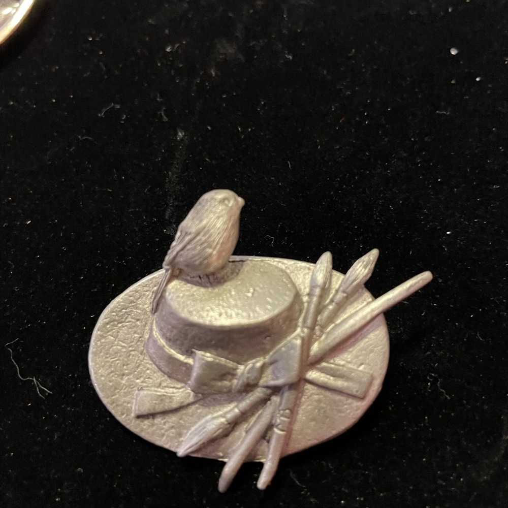7 Brooches - Picture 2 of 7